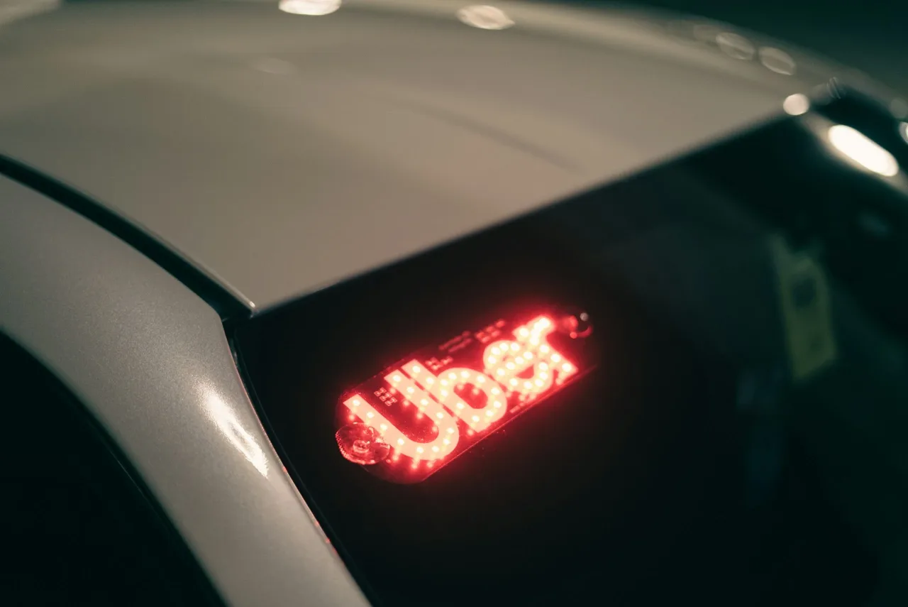 Uber planeja demitir 10% do quadro de funcionários