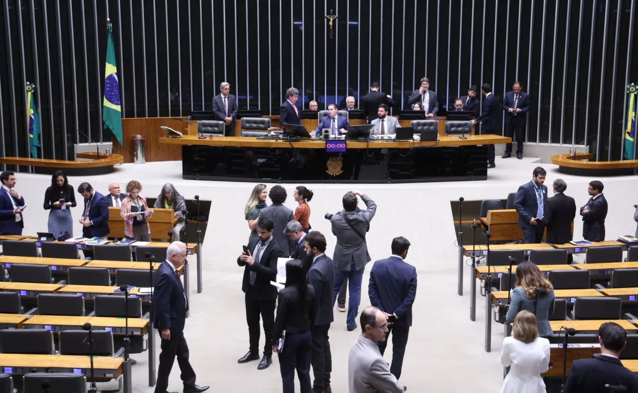 Câmara aprova MP do fim da taxa das blusinhas