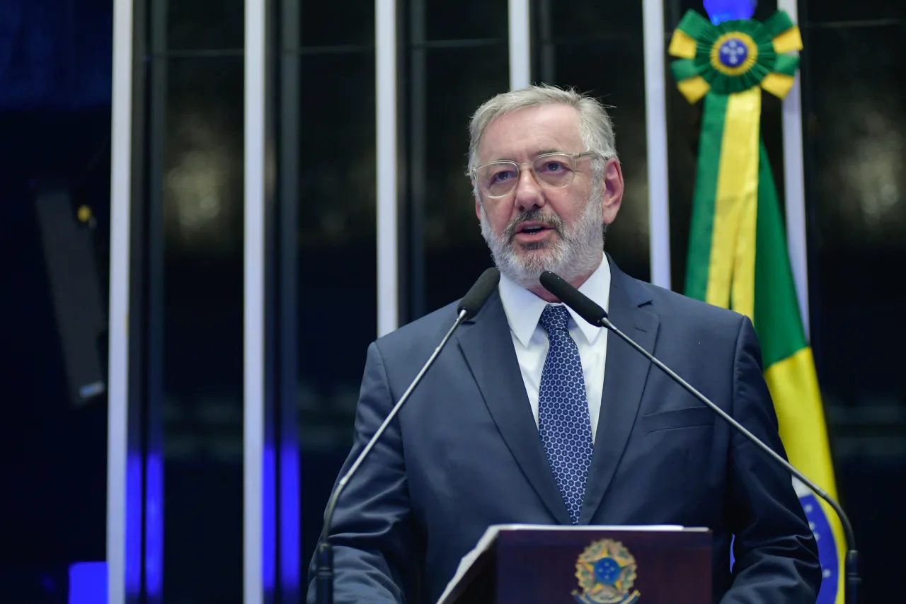 Brasil e Estados Unidos marcam reunião presencial para negociar tarifaço