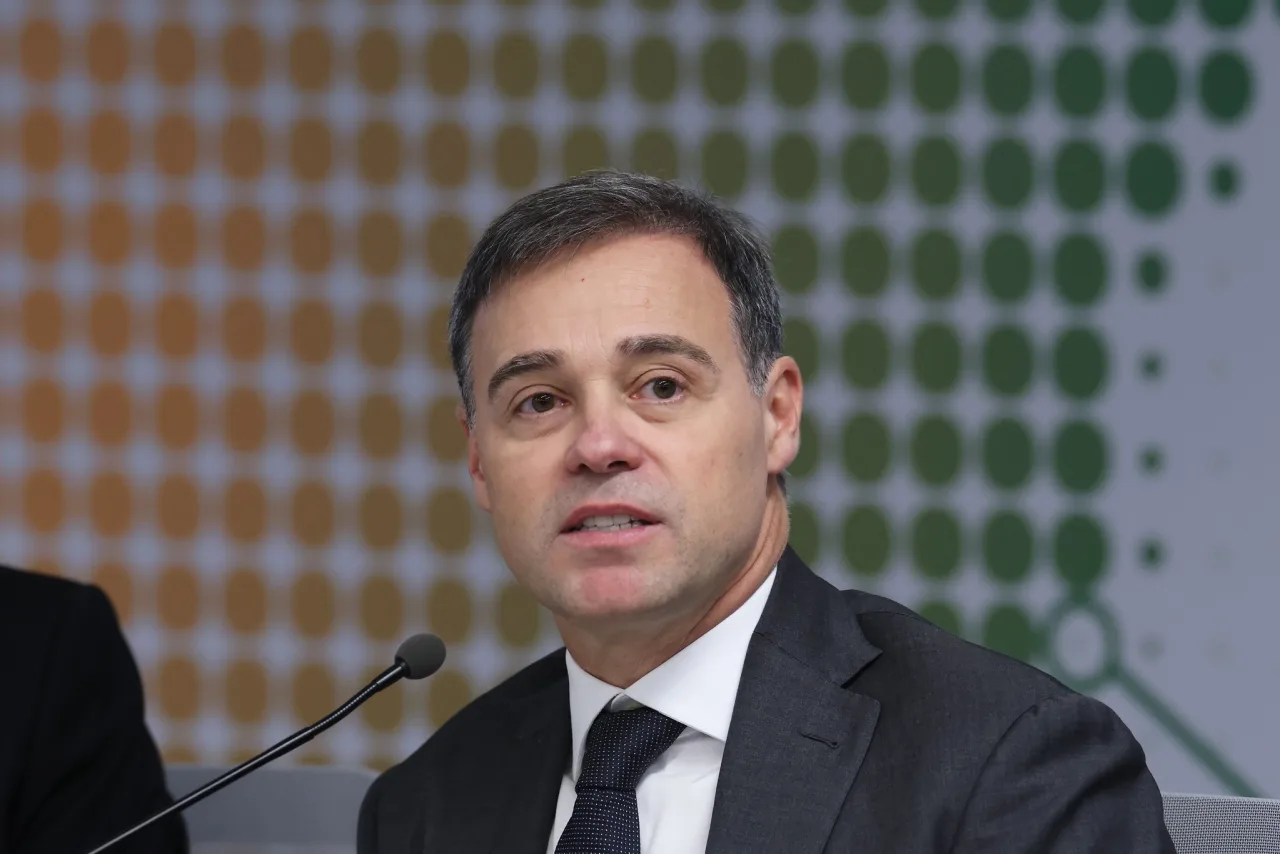 Em decisão para afastar diretor da PF, André Mendonça cita 1984, de George Orwell