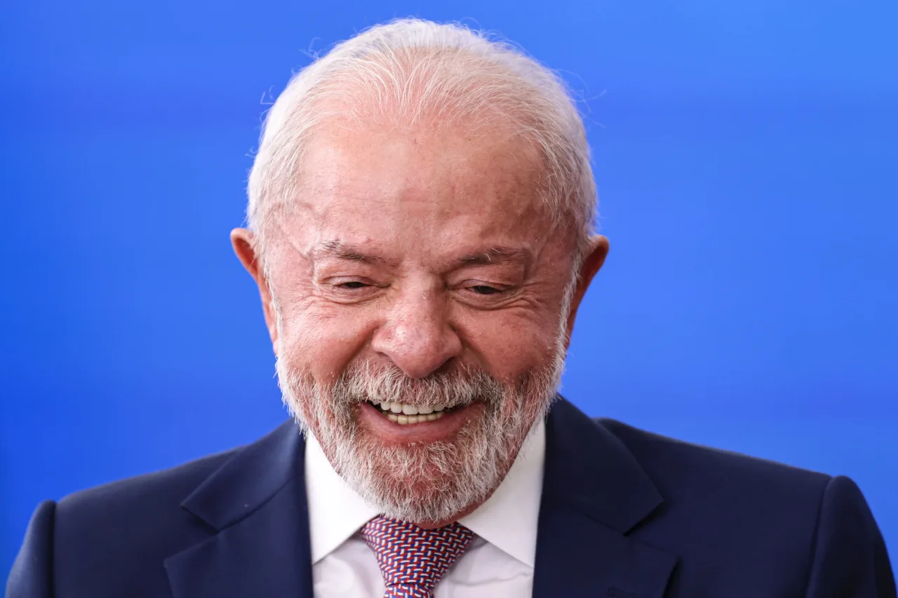 Lula transmite live eleitoral direto do Alvorada após TSE barrar Bolsonaro de usar local em 2022