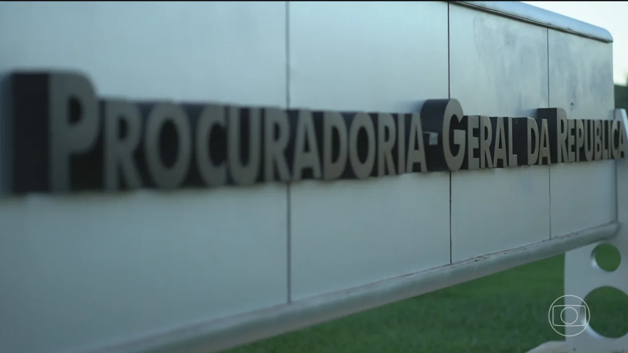PGR questiona Fachin se Mendonça se deu andamento a pedido da PF sobre autoridade com foro