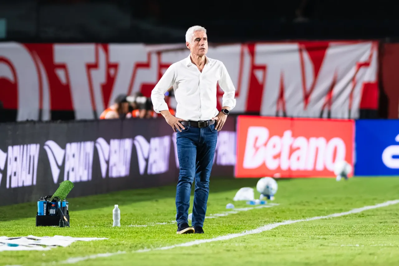 Luís Castro lamenta derrota do Grêmio e afirma: “Não merecíamos perder”