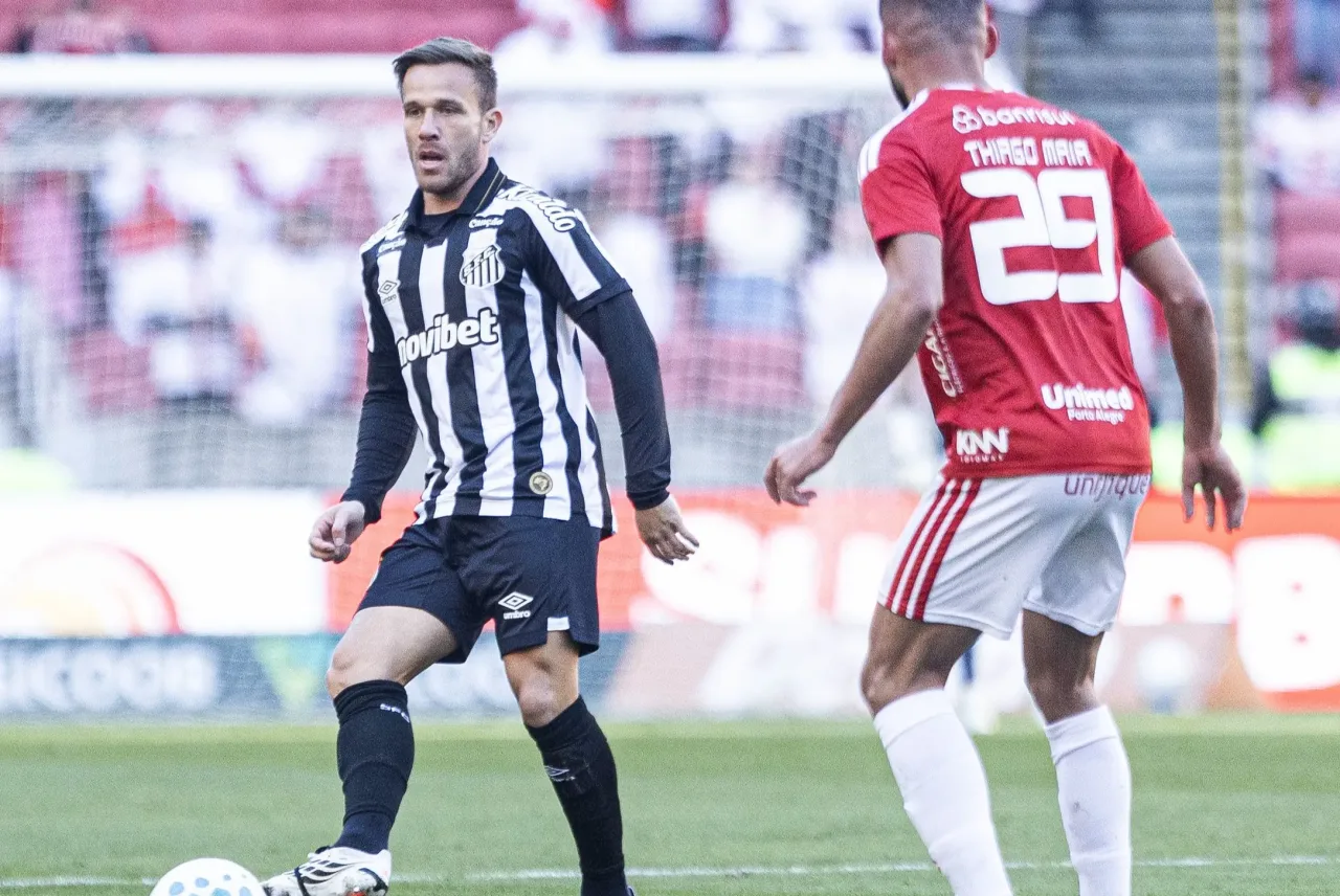 Arthur e Lima estreiam pelo Santos e iniciam busca por espaço no time de Cuca