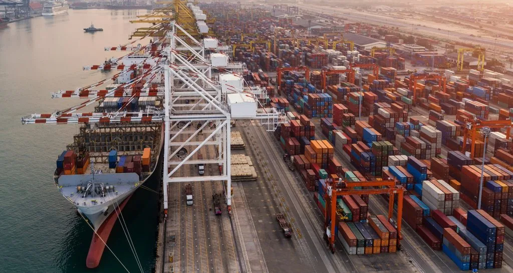 Superávit comercial ajustado da zona do euro sobe a 5 bilhões de euros em julho