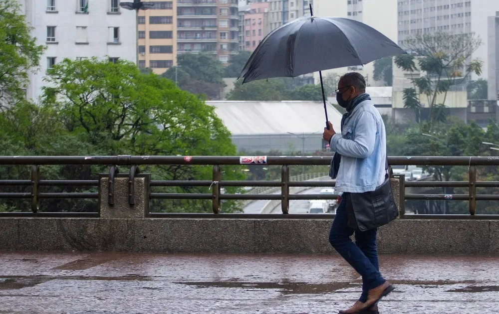 SP permanece em alerta para fortes chuvas; número de mortes sobe para cinco no Estado