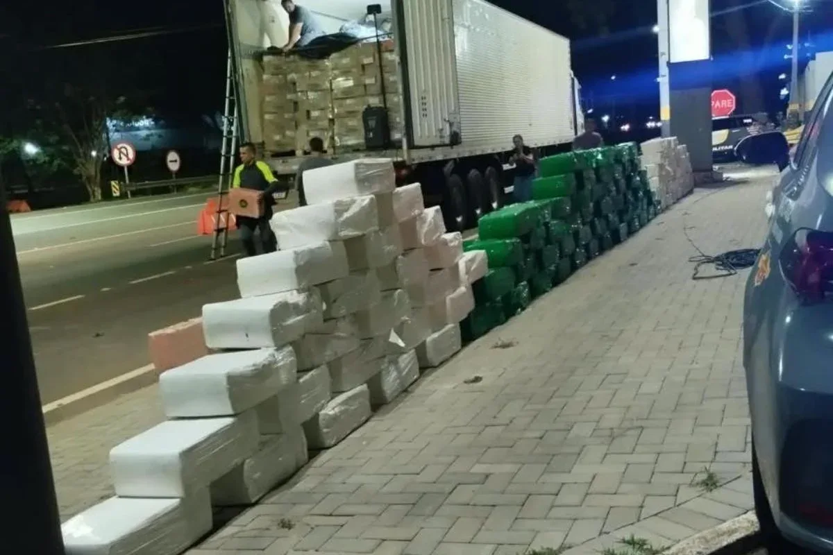 Linguiça temperada: polícia apreende 7 toneladas de maconha em caminhão