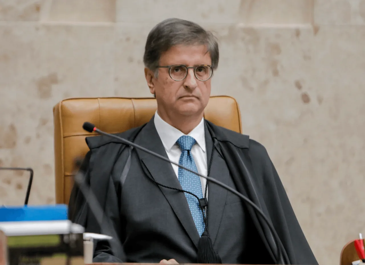 PGR reforça pedido para que Fachin libere dados do celular de Vorcaro