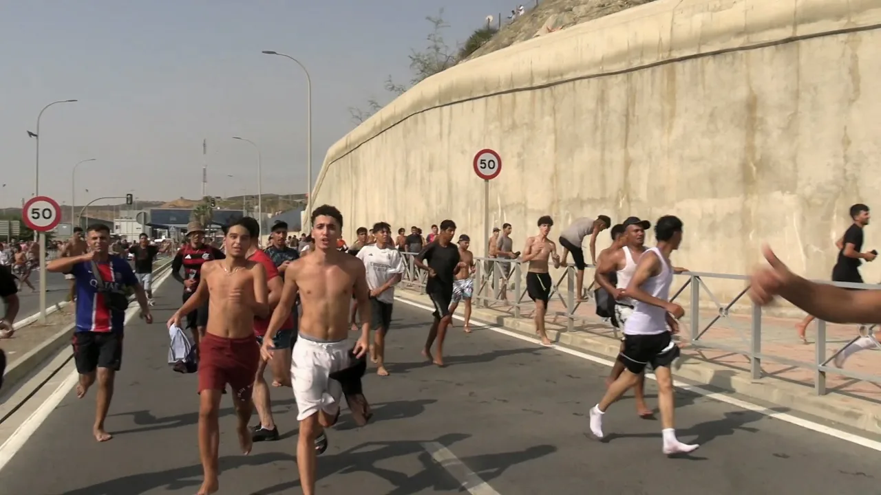 Justiça espanhola abre investigação sobre chegada massiva de migrantes em Ceuta