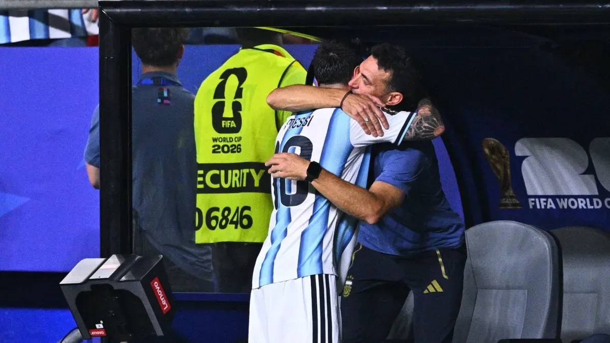 Van Bommel estreia pela Holanda e marca 3ª geração da família na seleção