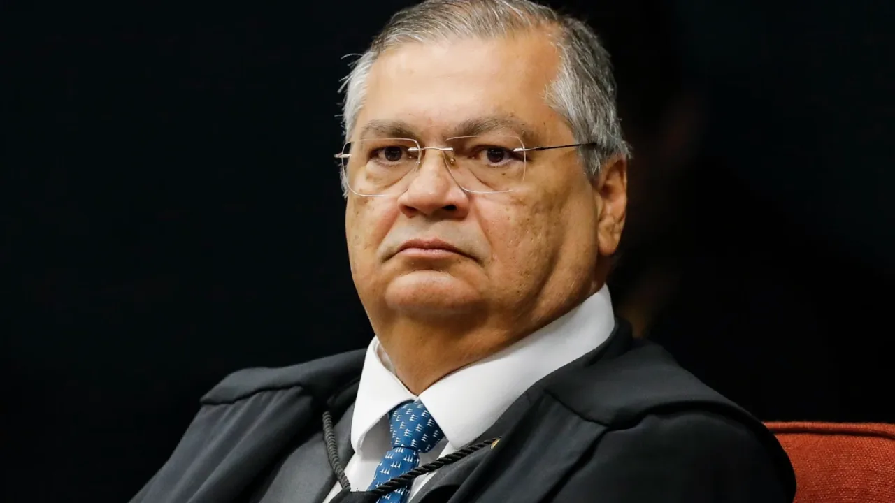 Dino critica “morosidades inexplicáveis” em investigações