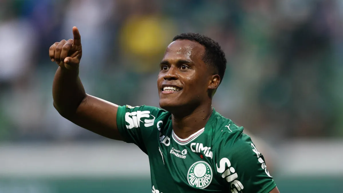 Palmeiras x São Paulo: Osorio acerta carrinho em Piquerez e é expulso