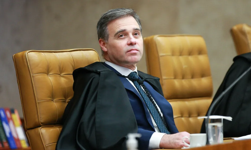Mendonça vota para manter decisão que retirou posts que ligam Flávio a Nossa Senhora