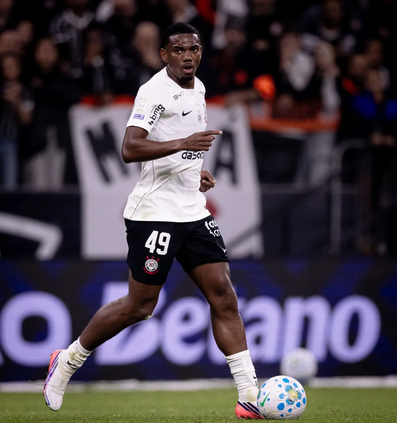 Negociação entre Corinthians e Nottingham Forest por André trava e pode melar