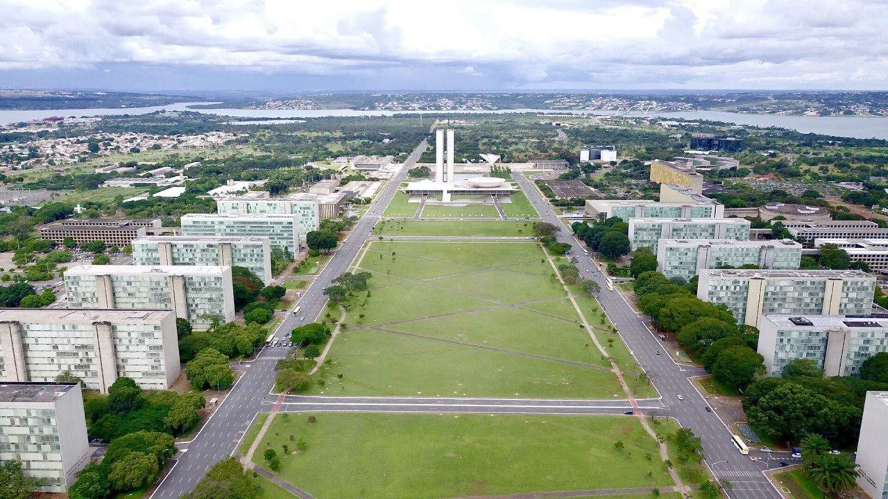 Trânsito para 7 de Setembro tem bloqueios na Esplanada neste domingo