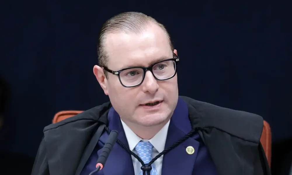 Zanin dá 48 horas para Anatel se manifestar sobre pedido de internet móvel gratuita nas eleições