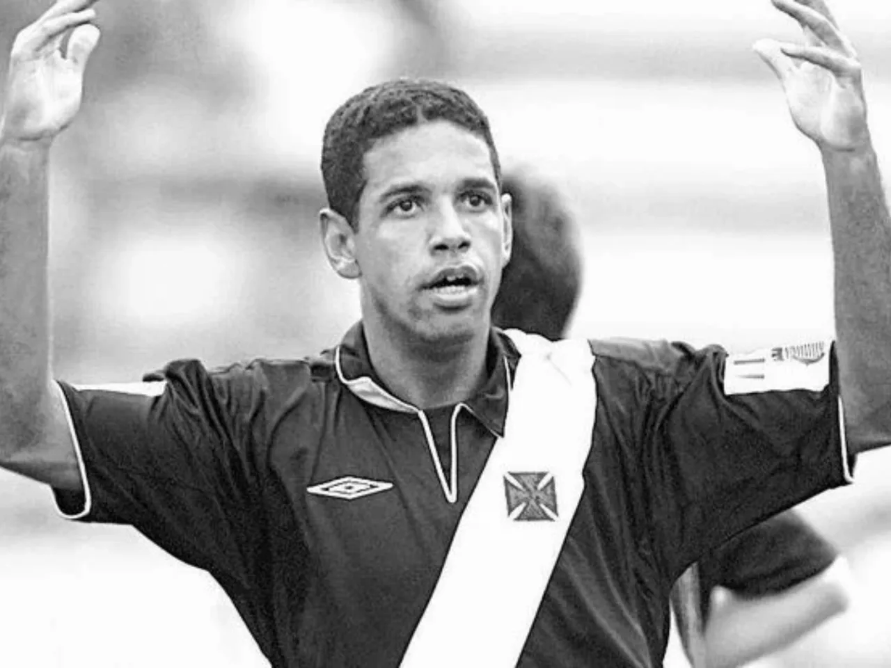 Morre Henrique, ex-zagueiro do Vasco, aos 49 anos