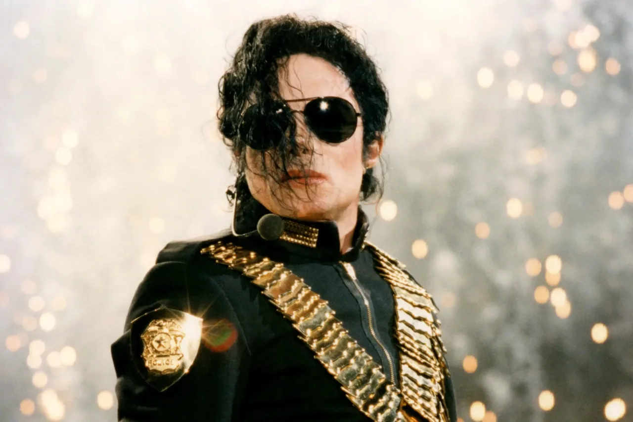 Briga em família: filha de Michael Jackson pede reembolso de advogados e gera polêmica
