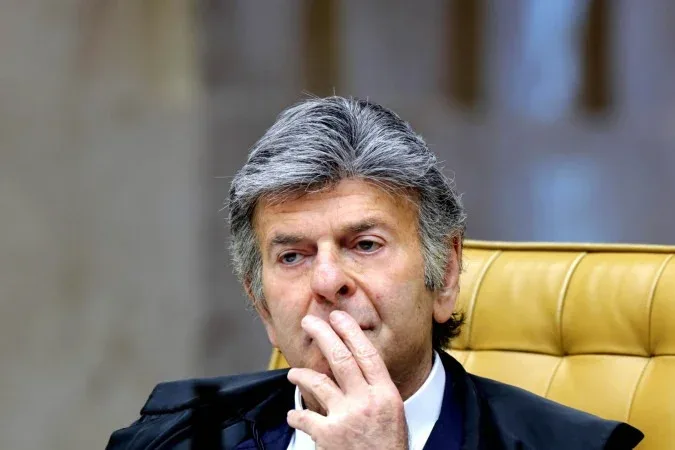 Fux e Mendonça buscam acesso a dados de aparelho celular de Daniel Vorcaro