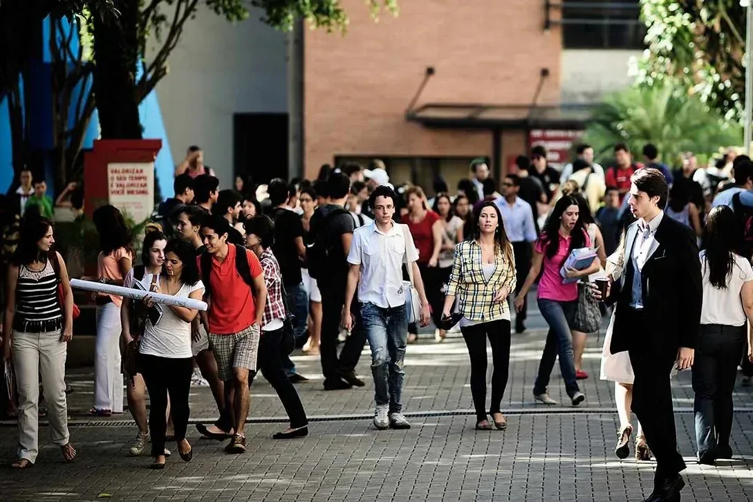 Escola ensina inteligência emocional e vê avanço acadêmico entre alunos nos EUA