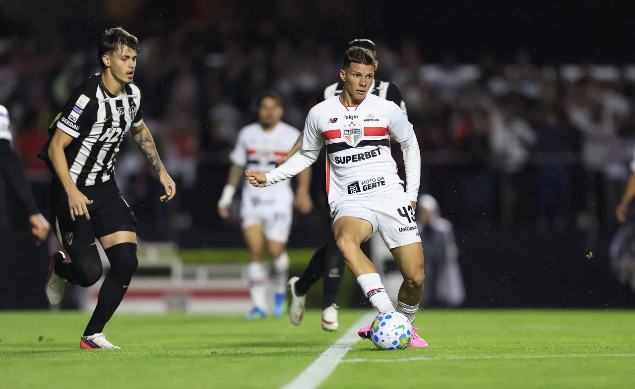 São Paulo abre conversas para renovar contrato de Gustavo Santana; veja detalhes