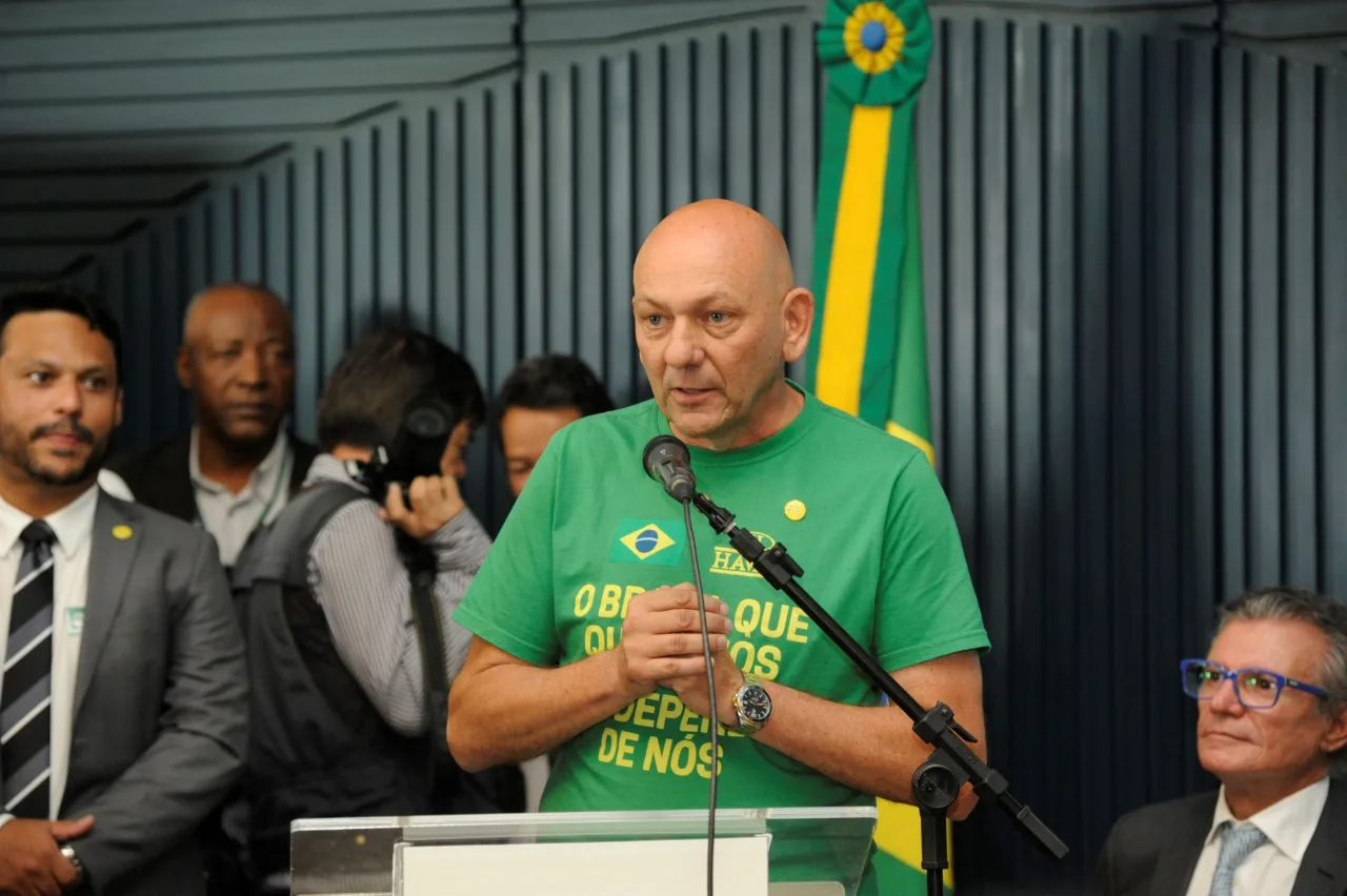 Justiça do Trabalho proíbe Luciano Hang de fazer discurso político na Havan
