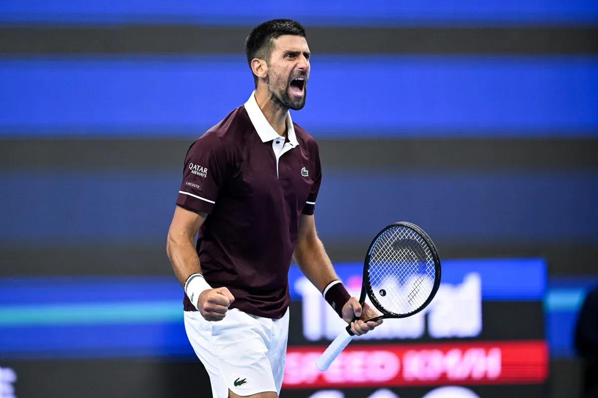 Djokovic sente problema físico, vence Borges e amplia recorde em Pequim