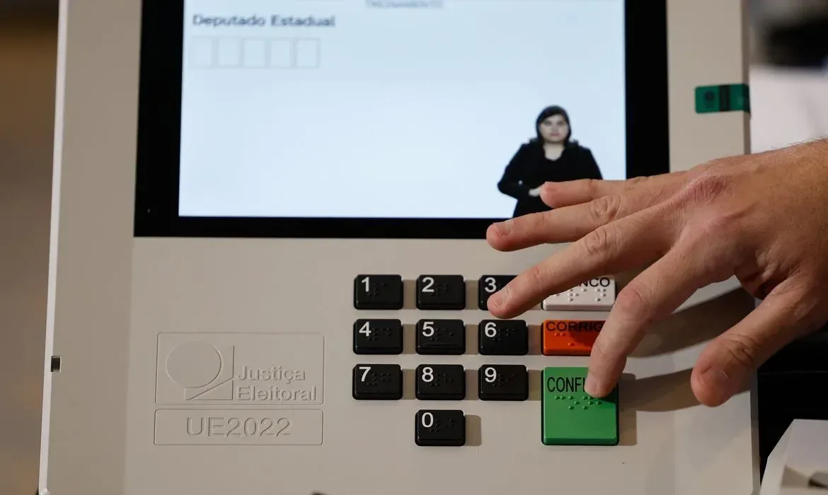 Seu chefe perguntou em quem você vai votar. E agora?