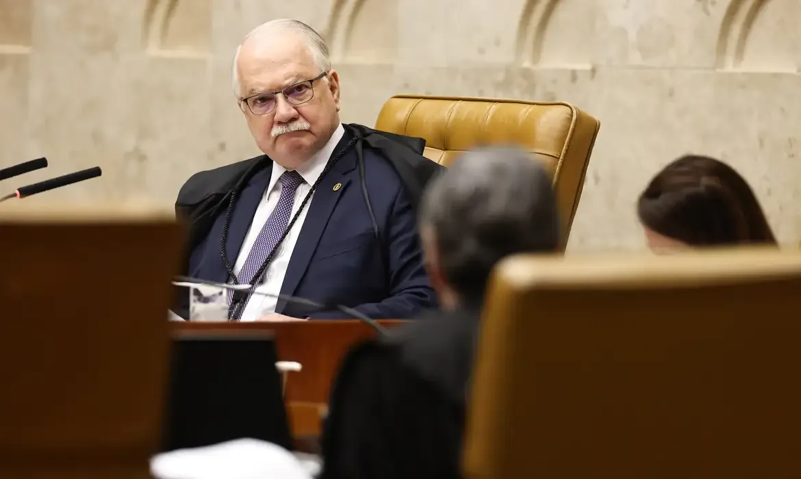 Fachin retira de pauta julgamento sobre atuação de Mendonça no caso Master