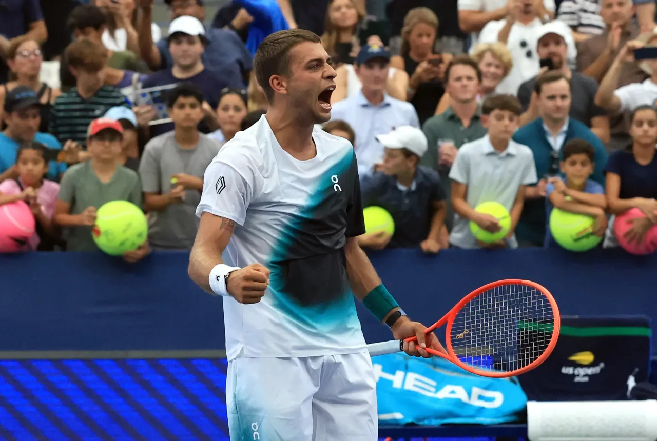 Cobolli vence Comesaña de virada e avança no US Open
