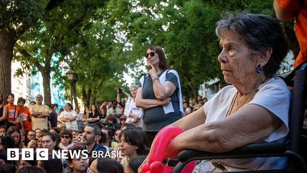 Crise de moradia na Espanha: reviravolta pode levar idosa de 87 anos de volta para casa após ser desalojada em Madri