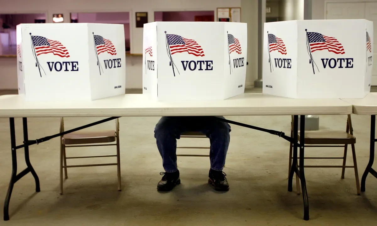 Popularidade de Trump sobe após mínima recorde, aponta pesquisa