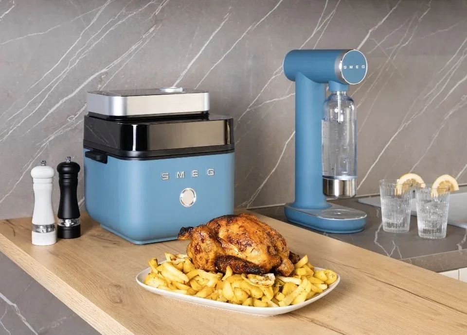 Smeg lança air fryer “bonita de verdade” com cesto que vai na lava-louças