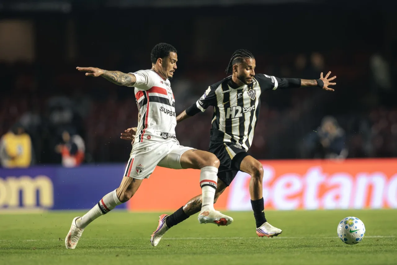 São Paulo marca dois em três minutos e derruba invencibilidade do Atlético-MG