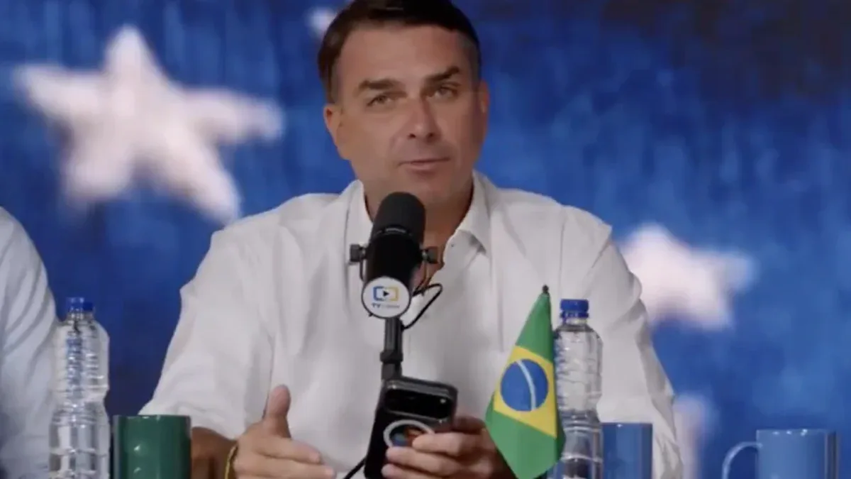 Flávio minimiza novas informações do celular de Vorcaro