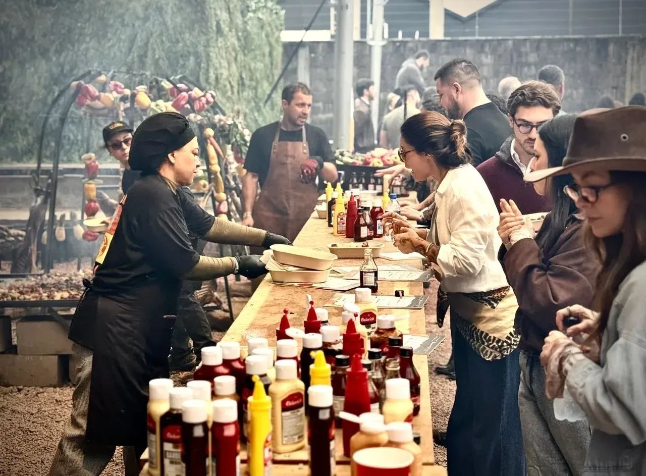 Manda Brasa: de festa para amigos a festival com 1,5 tonelada de churrasco em antiga fábrica gaúcha