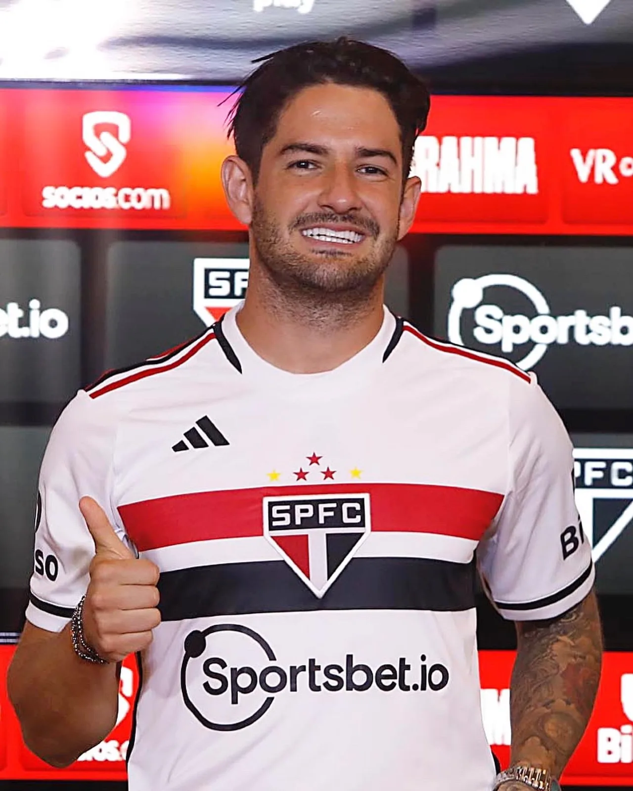 Alexandre Pato completa 37 anos: veja fotos da carreira do atacante