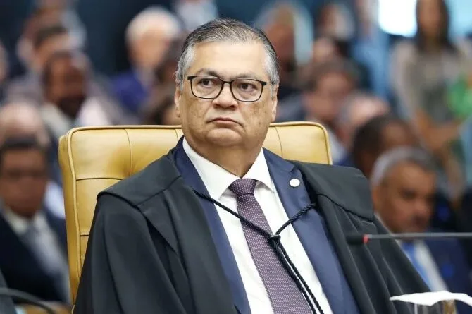 Dino pede investigação sobre elo entre Master e Instituto ligado a Mendonça