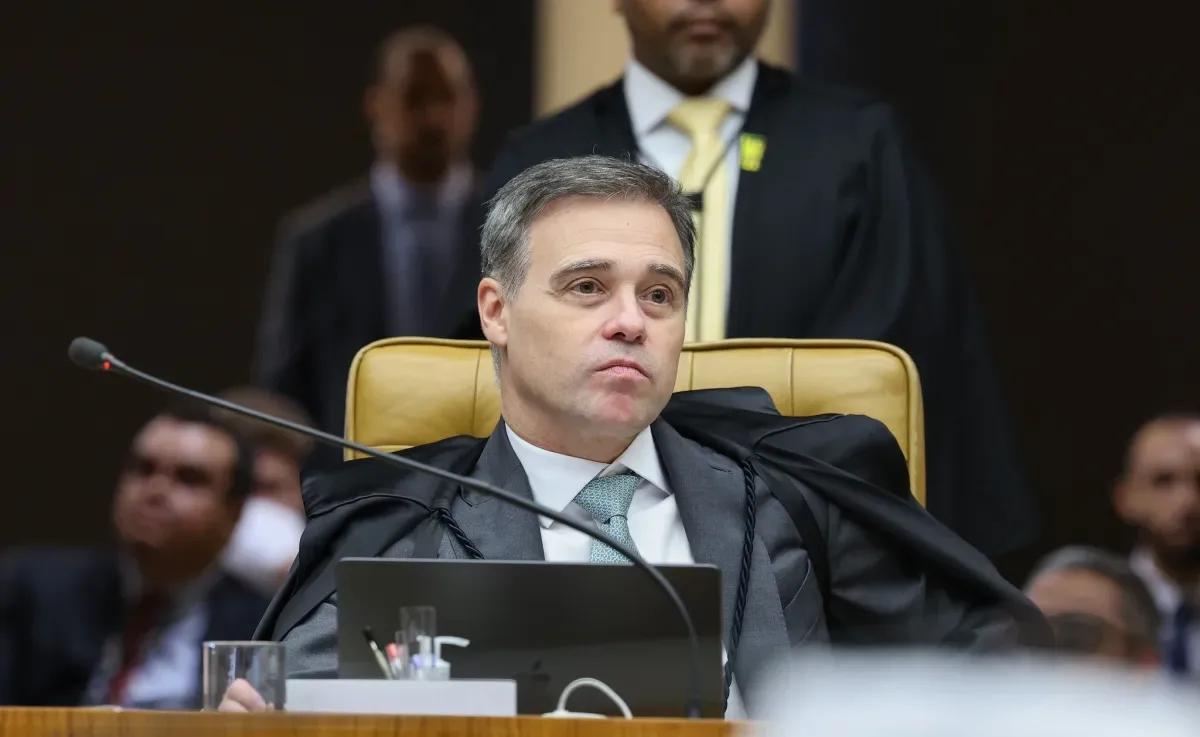 Após bate-boca, Dino diz a Fachin que falas em sessão não foram “pessoais”