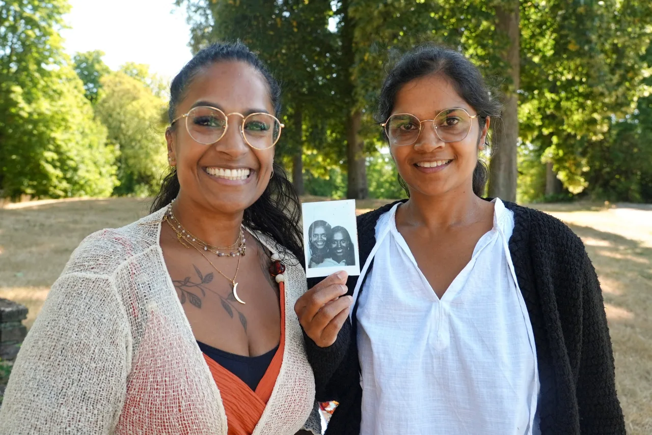 Elas foram melhores amigas por décadas, até que um exame de DNA revelou que são irmãs