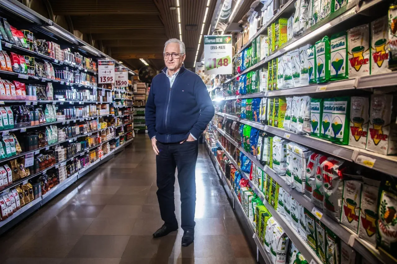 Maior supermercado do RS começou com 12 filhos no balcão e hoje é um império de R$ 8,8 bilhões