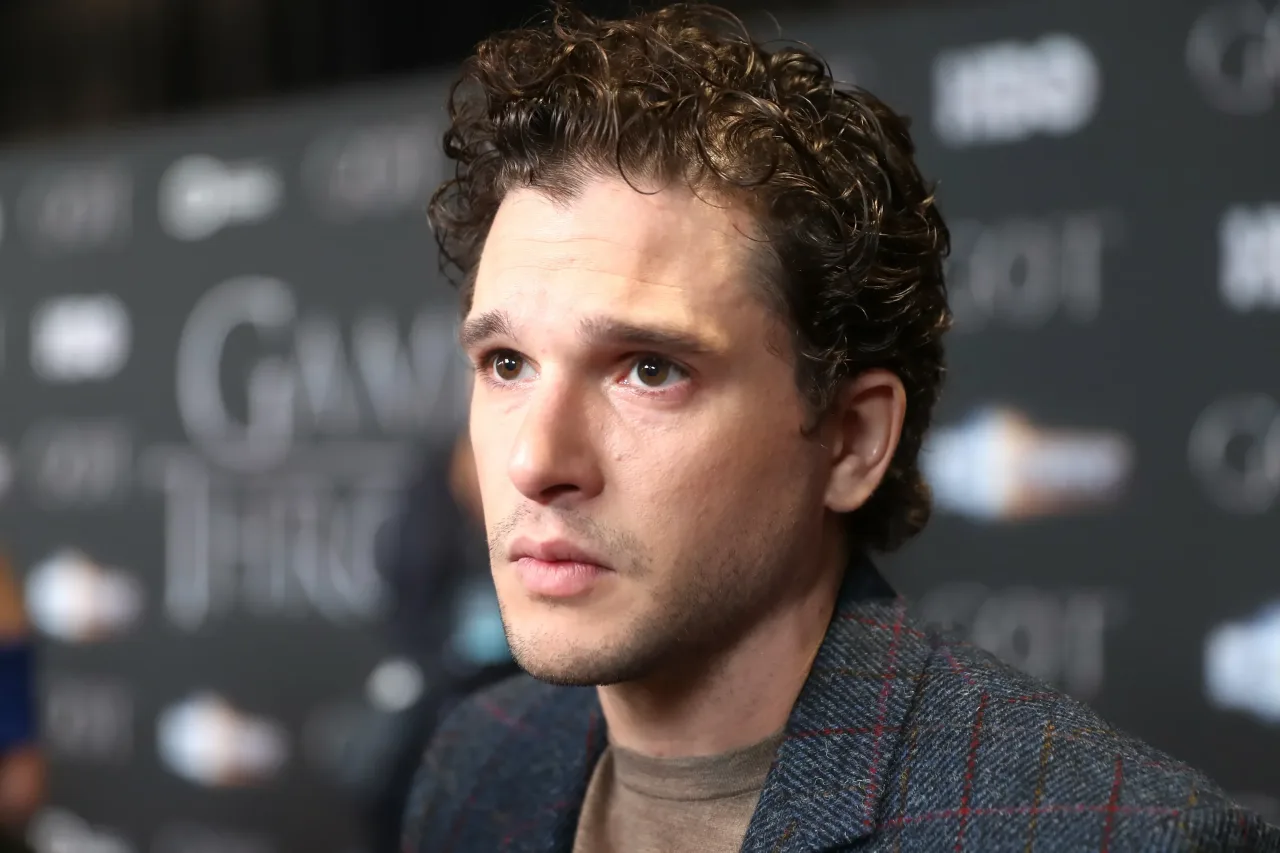 Kit Harington revela como ‘Harry Potter’ o ajudou a se manter sóbrio