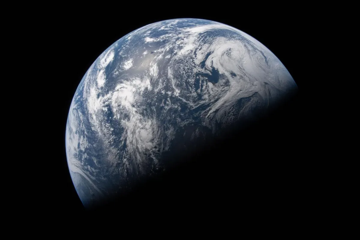 Centro da Terra se desloca sazonalmente com neve na América do Norte, chuva no Rio Amazonas e água das monções no sudeste da Ásia