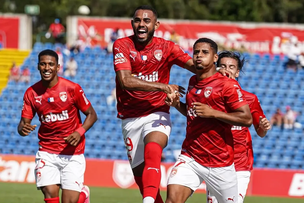 Santa Clara goleia Rio Ave e assume terceira colocação do Campeonato Português