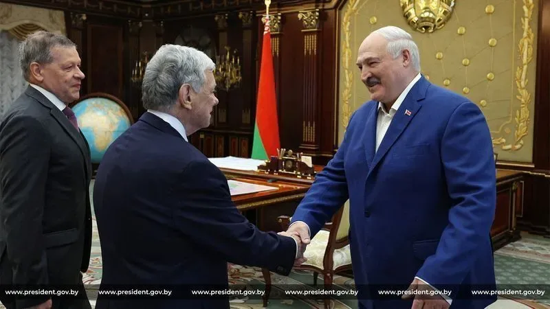 Enviado de Trump diz que Belarus concordou em libertar 25 prisioneiros