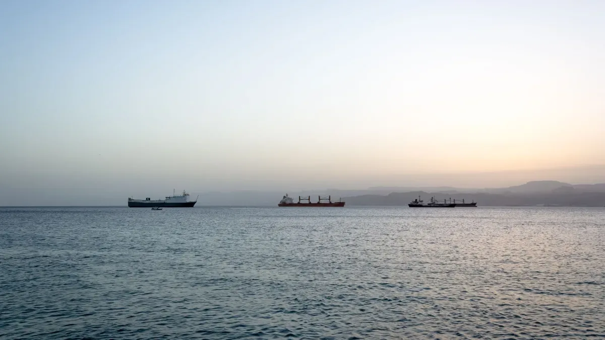 Houthis assumem controle de cidade estratégica no Iêmen