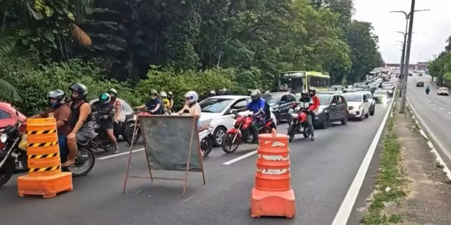 VÍDEO: obra deixa trânsito congestionado no Vinhais, em São Luís