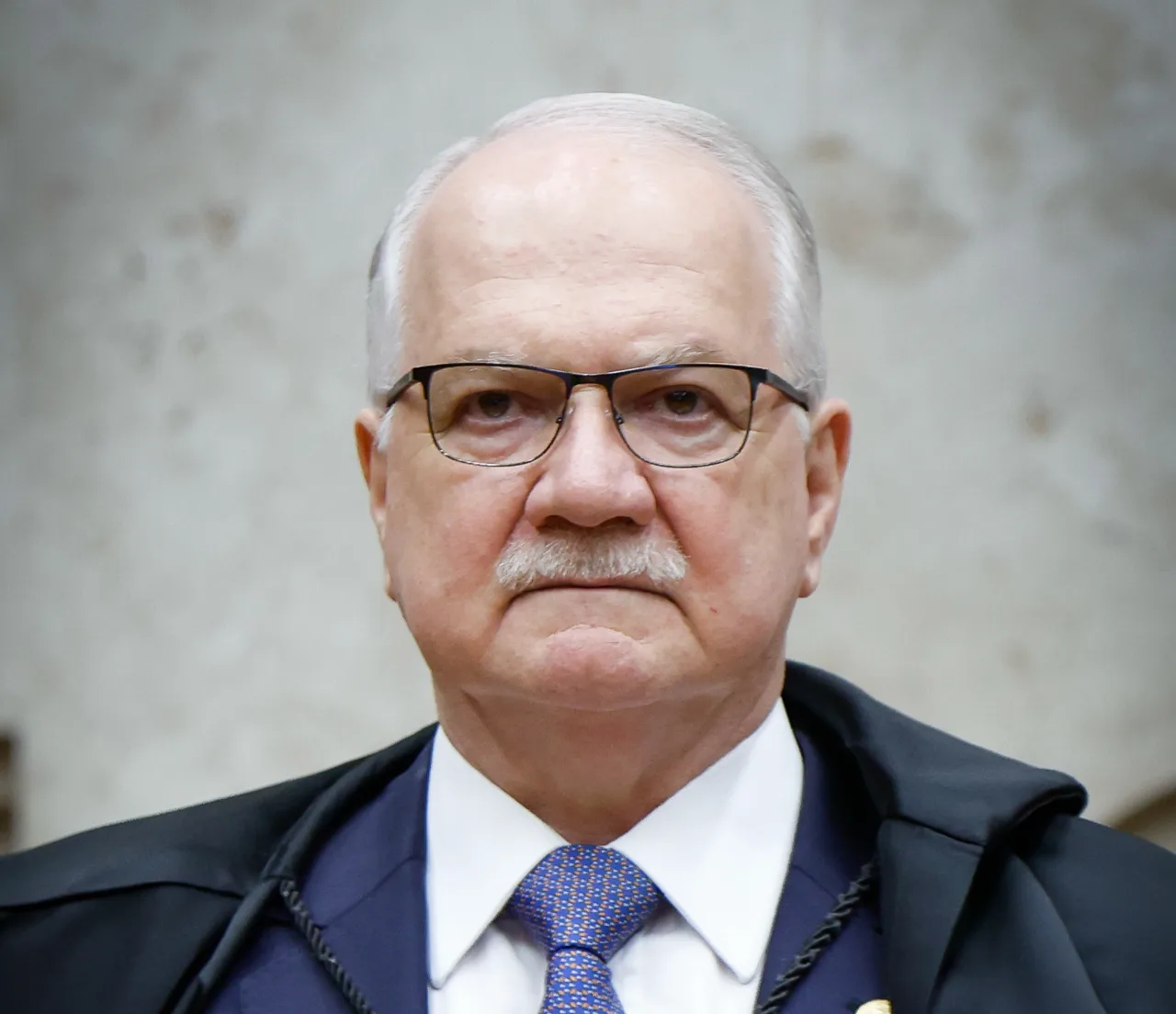 Fachin dá 24 horas para PF explicar situação de celular de Vorcaro