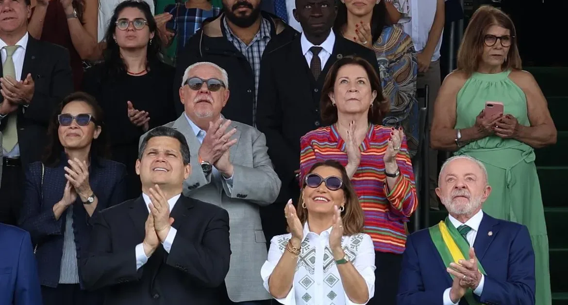 Secom diz que 70 mil estiveram na Esplanada em desfile do 7 de Setembro