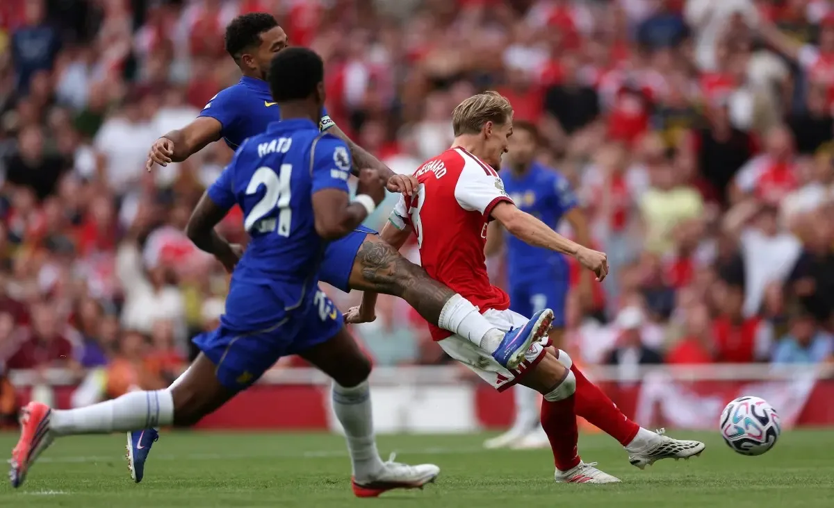 Arsenal busca virada sobre Chelsea e mantém 100% de aproveitamento no Campeonato Inglês